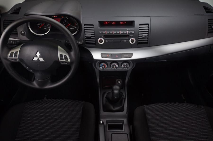  Mitsubishi Lancer ES 2010 года  (фото 4 из 24)